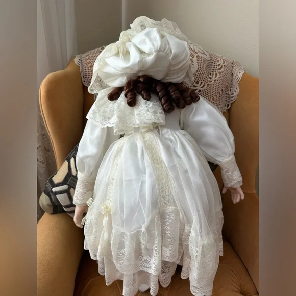 Porcelain Doll - Picture 6 of 16